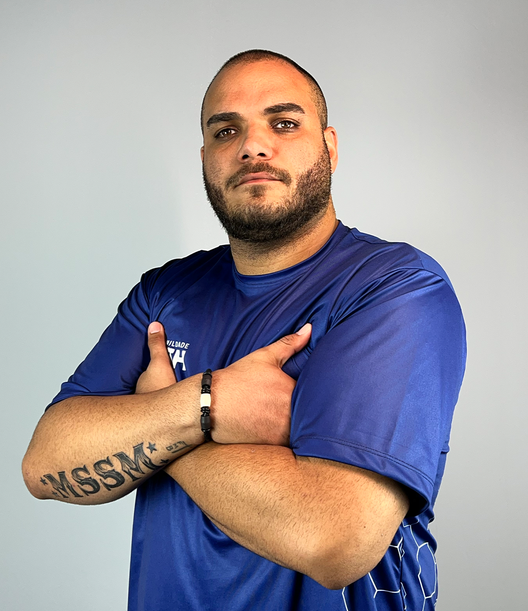 Antes - Foto casual com camiseta azul